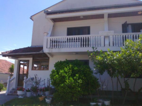 Отель Guesthouse Sinani  Улцинь